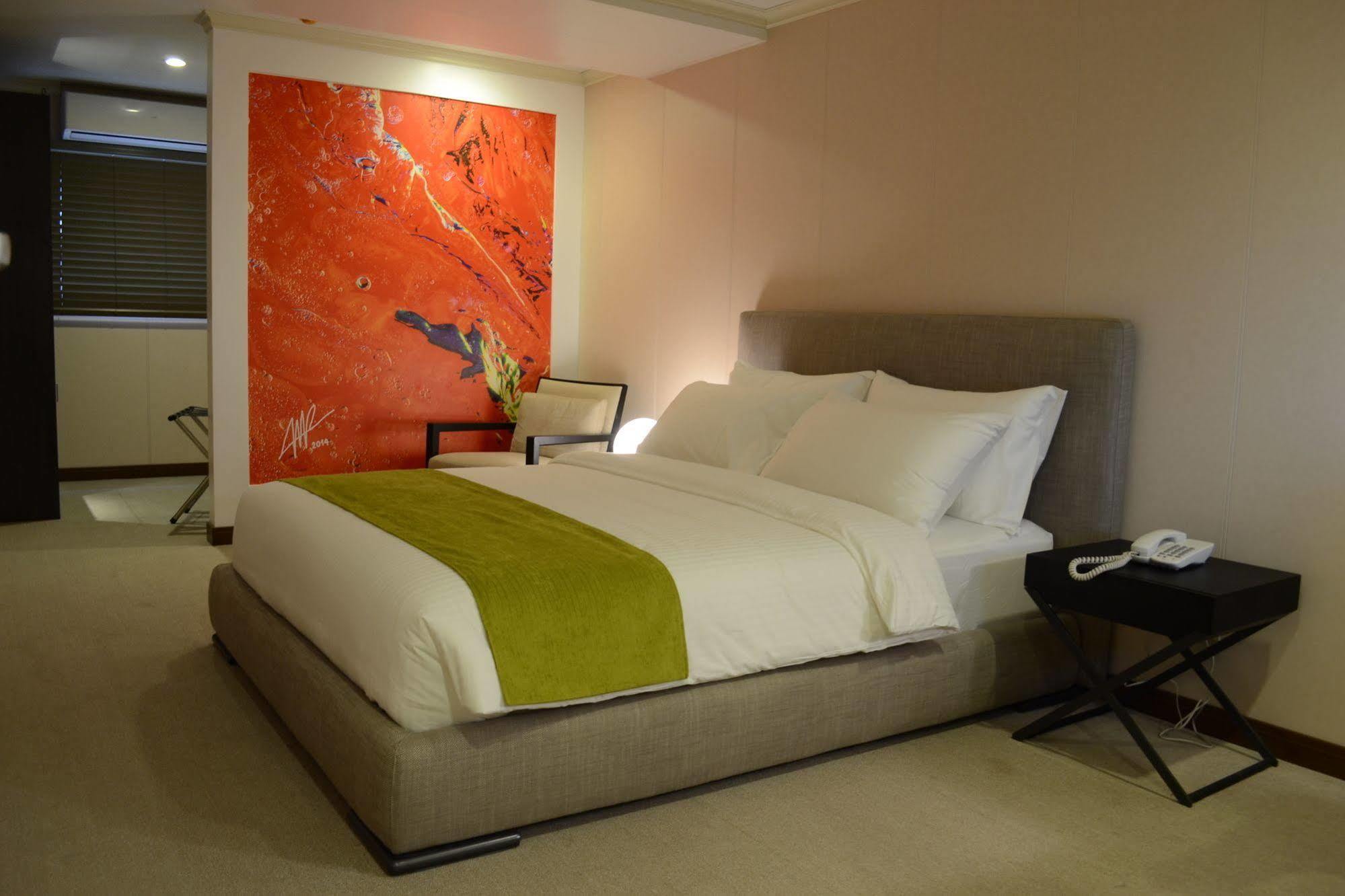 Green Sun Hotel Макати Экстерьер фото